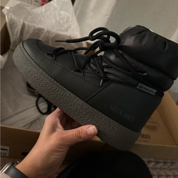 Moon Boot LTRACK LOW BLACK NYLON BOOTS - Picture 2 of 9